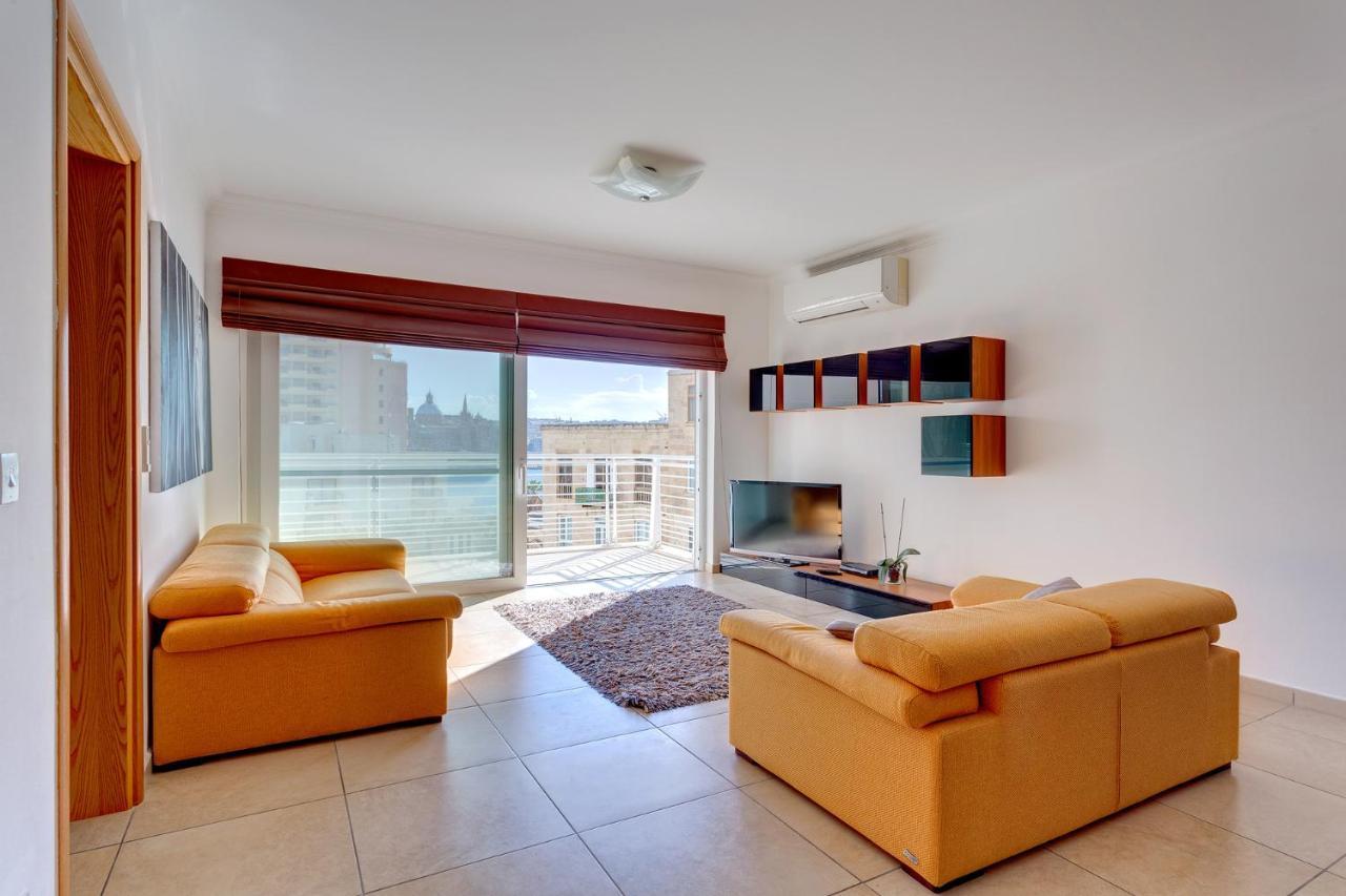 Apartment With Pool Слима Экстерьер фото