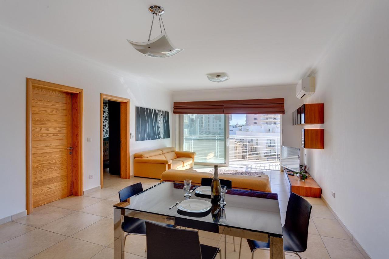 Apartment With Pool Слима Экстерьер фото